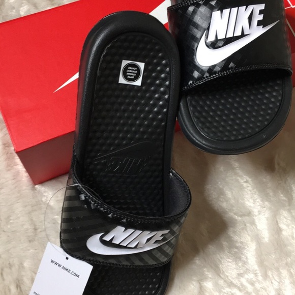 Nike shoes/slides - Picture 7 of 7